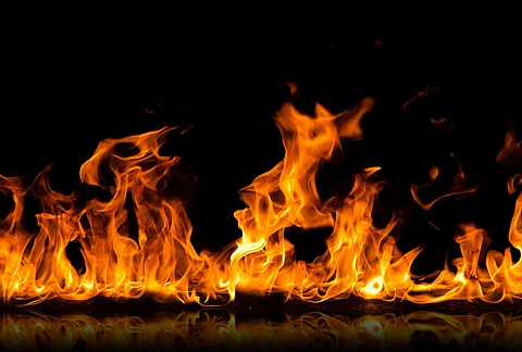 மீனாட்சி சுந்தரேஸ்வரர் கோயில் கருவறையில் தீ விபத்து