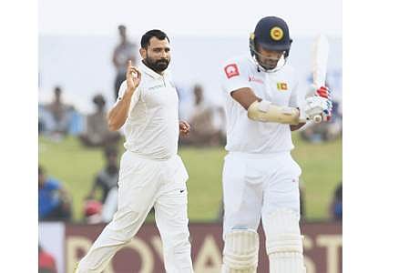 இலங்கையின் குணதிலகாவை வீழ்த்திய மகிழ்ச்சியில் முகமது சமி.