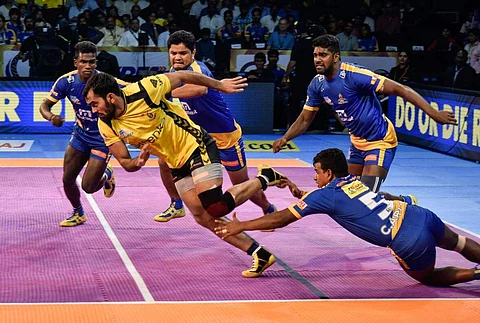 புரோ கபடி: தமிழ் தலைவாஸை வீழ்த்தியது தெலுகு டைட்டன்ஸ்