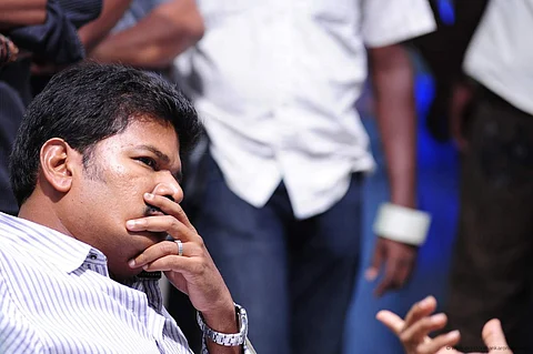 தமிழ் சினிமாவை காப்பாத்துங்க! டிவிட்டரில் புலம்பிய இயக்குனர் ஷங்கர்!