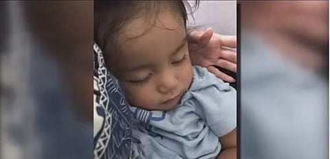 விமானம் என்ன டவுன் பஸ்ஸா? பயணம் முழுதும் குழந்தையை மடியில் உட்கார்த்தி வைத்துக் கொண்டு பயணிக்க?!