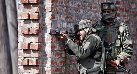 லஷ்கர்-இ-தொய்பா தளபதி இந்திய ராணுவத்தால் சுட்டுக்கொலை