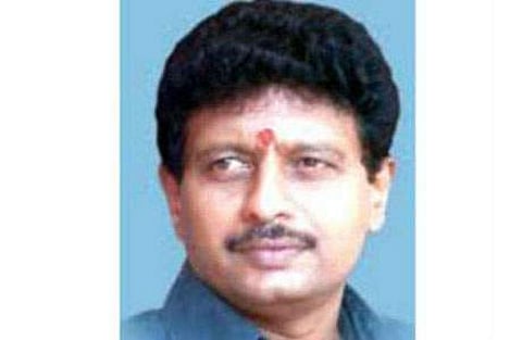 திவாகரனின் கல்லூரியிலும் வருமானவரித் துறை அதிகாரிகள் சோதனை