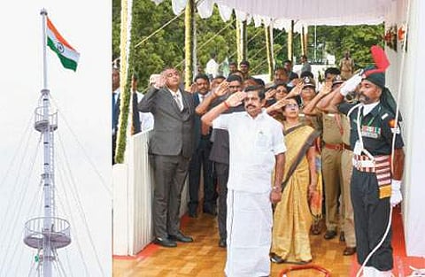 சென்னை தலைமைச்செயலகத்தின் முகப்பில் தேசியக் கொடியை ஏற்றி வைத்து மரியாதை செய்த முதல்வர் எடப்பாடி கே.பழனிசாமி. உடன் தலைமைச் செயலர் கிரிஜா வைத்தியநாதன்.