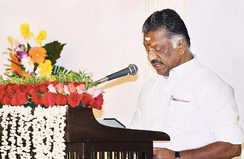 அமைச்சர் செங்கோட்டையன் ஜெட் வேகத்தில் செயல்படுகிறார்: பன்னீர்செல்வம் புகழாரம்