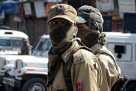 பிச்சைக்காரனிடம் திருடிய போலீஸ்காரர்: 'மருதமலை' பட பாணியில் நிஜ சம்பவம்!