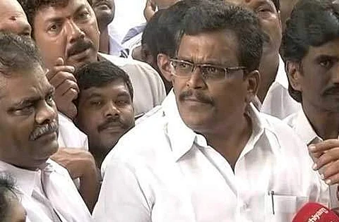 சசிகலாவின் ஆலோசனைப்படியே அனைத்து நடவடிக்கைகளையும் எடுக்கிறோம்: தங்கத்தமிழ்செல்வன் பேட்டி