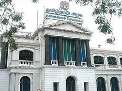தமிழக அரசு ஊழியர்கள் பணியின்போது அடையாள அட்டை அணிய உத்தரவு