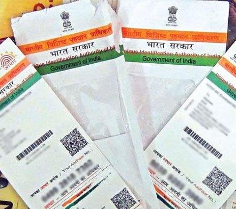 பிளாஸ்டிக் ஆதார் அட்டை வழங்குவது நிறுத்தம்