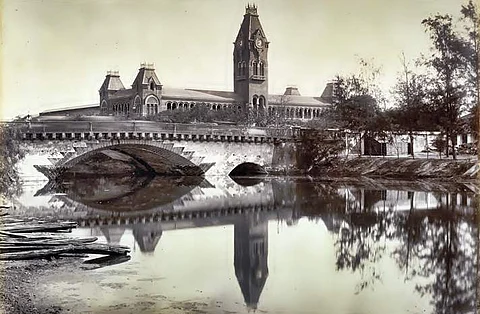 வெள்ளையர் நகரம் - கறுப்பர் நகரம்