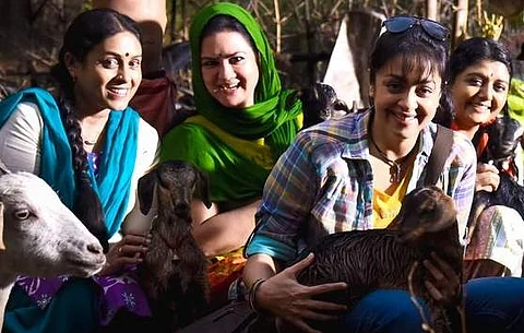 ஜோதிகா நடித்துள்ள ‘மகளிர் மட்டும்’: ஒவ்வொரு காட்சியிலும் பெண்களுக்கு ஒரு பட்டுப்புடைவை பரிசு!