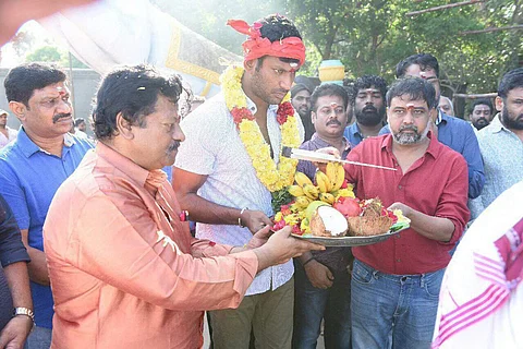 பூஜையுடன் தொடங்கியது சண்டக்கோழி 2 (படங்கள்)
