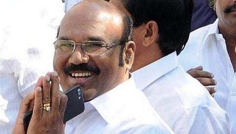 வாயிலேயே வடை சுடும் டிடிவி தினகரன்: சிரிப்புக் காட்டிய அமைச்சர் ஜெயக்குமார்!