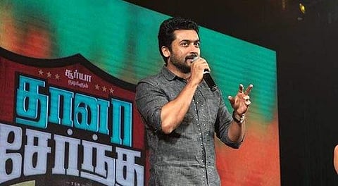 விழா மேடையில் ரசிகர் இருவரின் காலில் விழுந்த நடிகர் சூர்யா! எதற்குத் தெரியுமா? (விடியோ)