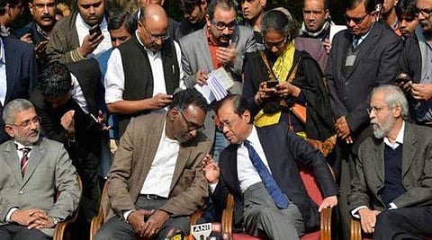 உச்ச நீதிமன்ற நீதிபதிகள் இடையேயான விவகாரம்: பத்திரிகைகளுக்கு தடை விதிக்க தலைமை நீதிபதி மறுப்பு!