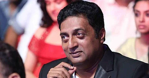 பிரகாஷ் ராஜ் பங்கேற்ற மேடையை பசுவின் சிறுநீரால் 'புனிதப்படுத்திய' பாரதிய ஜனதா தொண்டர்கள்!