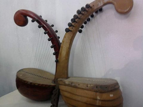 குழலிசை இன்றும் இருக்கையில், யாழிசை ஏன் இல்லாமலானது?