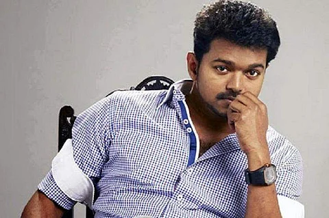 கமல், ரஜினிகாந்த் பாணியில் நடிகர் விஜய் தன்னுடைய அரசியல் பிரவேசத்தை தொடங்குகிறாரா?