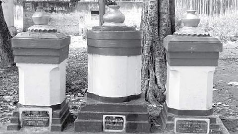 பேரூரில் பராமரிப்பில்லாத காந்தி அஸ்தி மேடை: மண்டபம் அமைக்க அரசு நடவடிக்கை எடுக்குமா?