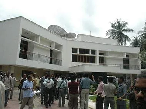 ஜெயலலிதாவின் போயஸ் இல்லத்தில் மீண்டும் வருமான வரித்துறை ஆய்வு!