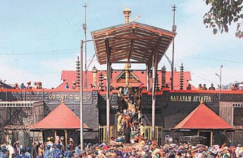 மாசி மாத பூஜைகளுக்காக சபரிமலை கோவில் நடை திறப்பு