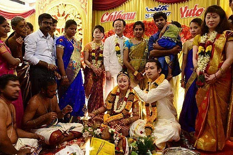 நடிகர் தனுஷைப் பார்த்து வேஷ்டி கட்டக் கற்றுக் கொண்டேன்! இப்படிக் கூறியவர் யார்?