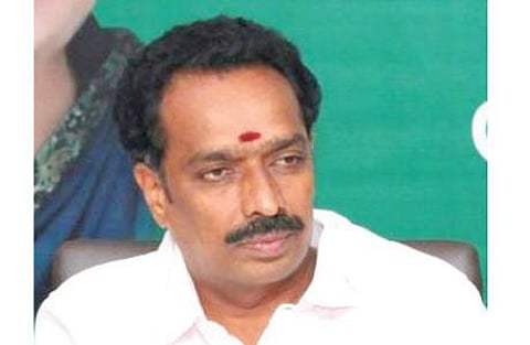 முன்னாள் அமைச்சா் எம்.ஆா்.விஜயபாஸ்கரை
பிடிக்க கூடுதலாக 2 தனிப்படைகள் அமைப்பு