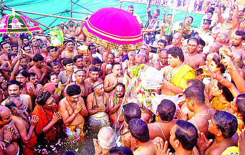 மஹா புஷ்கரம்: தாமிரவருணியில் ஆதீனங்கள், ஜீயர்கள் புனிதநீராடல்