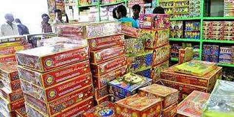 ஆன்லைன் பட்டாசு விற்பனைக்கு சென்னை உயர் நீதிமன்றம் இடைக்காலத் தடை