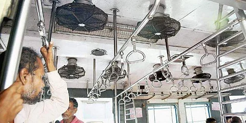 ஃபுட்போர்டு கைப்பிடிகளை அகற்றியது பயணிகளின் வசதிகளைக் குறைக்க அல்ல, ரயில் மரணங்களைத் தவிர்க்க: தென்னக ரயில்வேயின் அதிரடி நடவடிக்கை!