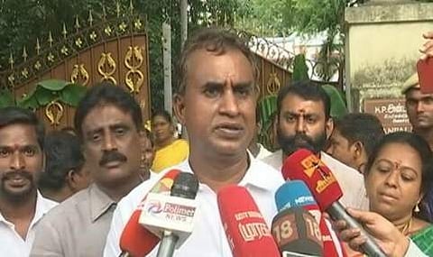 தண்ணீர் குறித்து மக்கள் அச்சப்பட வேண்டாம்; சிக்கனமாக பயன்படுத்துங்கள்: எஸ்.பி. வேலுமணி