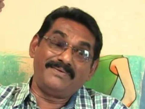பிரபல மலையாள இயக்குநர் காலமானார்!