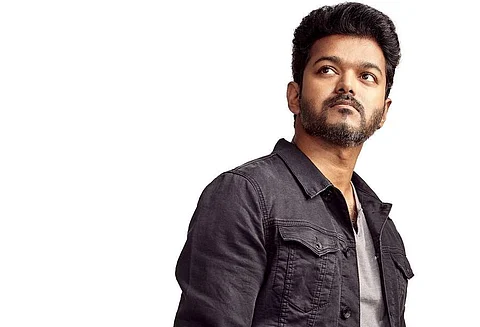 சர்கார் திரைப்படத்திற்கு எதிராக மதுரையில் எம்.எல்.ஏ ராஜன் செல்லப்பா தலைமையில் அதிமுகவினர் ஆர்ப்பாட்டம்