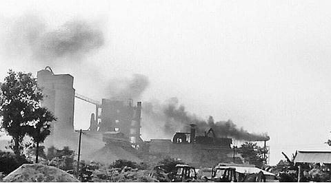 சிமென்ட் ஆலையில் எரிபொருளாகும் பிளாஸ்டிக் கழிவுகள்: அச்சத்தில் மக்கள்