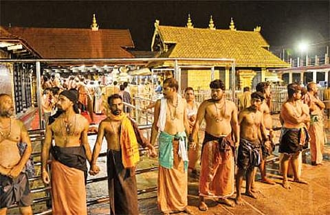 சபரிமலை விவகாரம்: இளித்தது ஈயம், வெளுத்தது மதச்சார்பின்மை சாயம்!