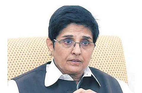 புதுச்சேரியில் அரசு அதிகாரிகளுக்கு ஆளுநர் வைக்கும் 'பரீட்சை'
