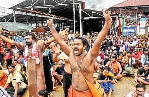 இன்று மாலை சபரிமலை நடை திறப்பு: எருமேலியில் பக்தர்கள் போராட்டம்