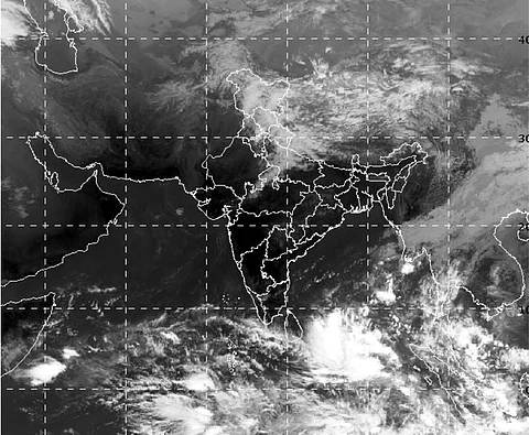 தமிழகத்தில் 14, 15ம் தேதிகளில் கன மழைக்கு வாய்ப்பு: வானிலை ஆய்வு மையம்