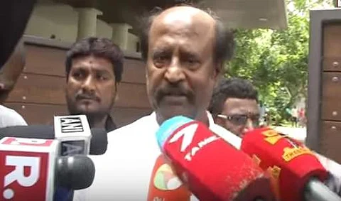 போயஸ் கார்டன் இல்லத்தில் ரசிகர்களுக்கு பொங்கல் வாழ்த்து தெரிவித்த ரஜினி