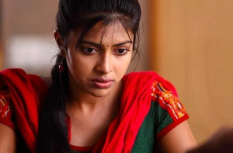 நடிகை அமலா பாலிற்கு பாலியல் தொல்லை! புகார் அளித்த ஒரு மணி நேரத்தில் நபரைக் கைது செய்த போலீஸ்!!