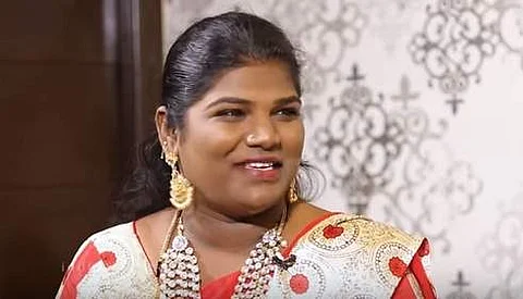 அட... அதாருங்க கருப்பு கோவை சரளா?!