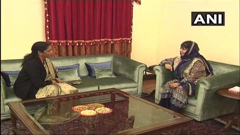 ஜம்மு- காஷ்மீர் முதல்வரை சந்தித்தார் பாதுகாப்புத் துறை அமைச்சர் நிர்மலா சீதாராமன்