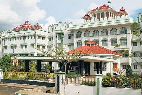 36 ஆயிரம் கோயில்களில் உள்ள கடைகளை அகற்றுமாறு உயர் நீதிமன்ற மதுரை கிளை உத்தரவு