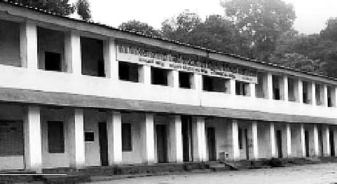 குமுளியில் தமிழ் வழிப் பாடப் பிரிவுகளுடன் செயல்பட்டு வரும் கேரள அரசு மேல்நிலைப் பள்ளி.