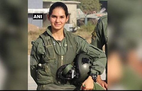 தனியாக போர் விமானத்தை ஓட்டி சாதனை படைத்த முதல் இந்திய பெண் விமானி!