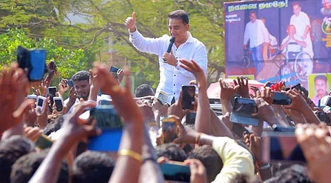 பாபுஜி கமலை வாழ்த்தி மகிழும் மகள்கள் ஸ்ருதி ஹாசன், அக்ஷரா ஹாசன்!