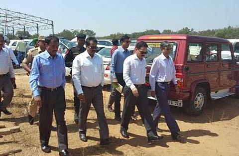 பிரதமர் மோடி பங்கேற்கும் பொதுக்கூட்ட மேடை பகுதியில் ஆய்வு செய்த பிரதமர் அலுவலக சிறப்பு பாதுகாப்புப் படையினர் மற்றும் புதுவை காவல் துறை அதிகாரிகள்.