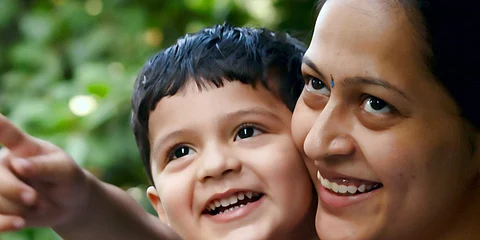 அம்மாவை மிஸ் பண்றவங்க எல்லோரும் இந்த வீடியோவைப் பாருங்க பாஸ்... நெகிழ்ச்சி!