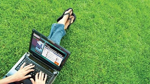 இணைய வெளியினிலே...