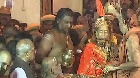 ஜெயேந்திரர் மறைவு: தமிழக ஆளுநர் பன்வாரிலால் புரோஹித் நேரில் அஞ்சலி